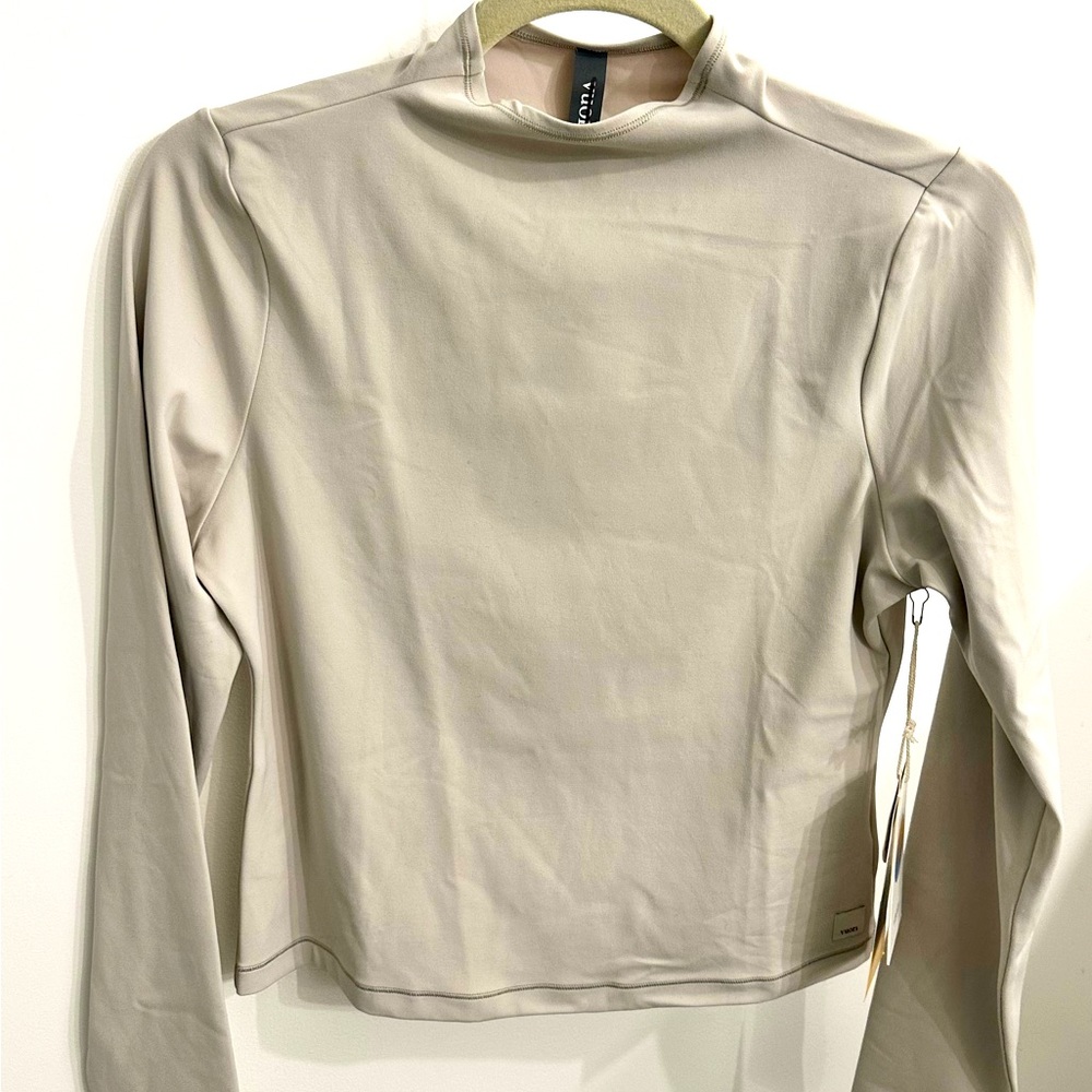 Vuori All the feels long sleeve mock neck size Medium Ecru (sand/off white)